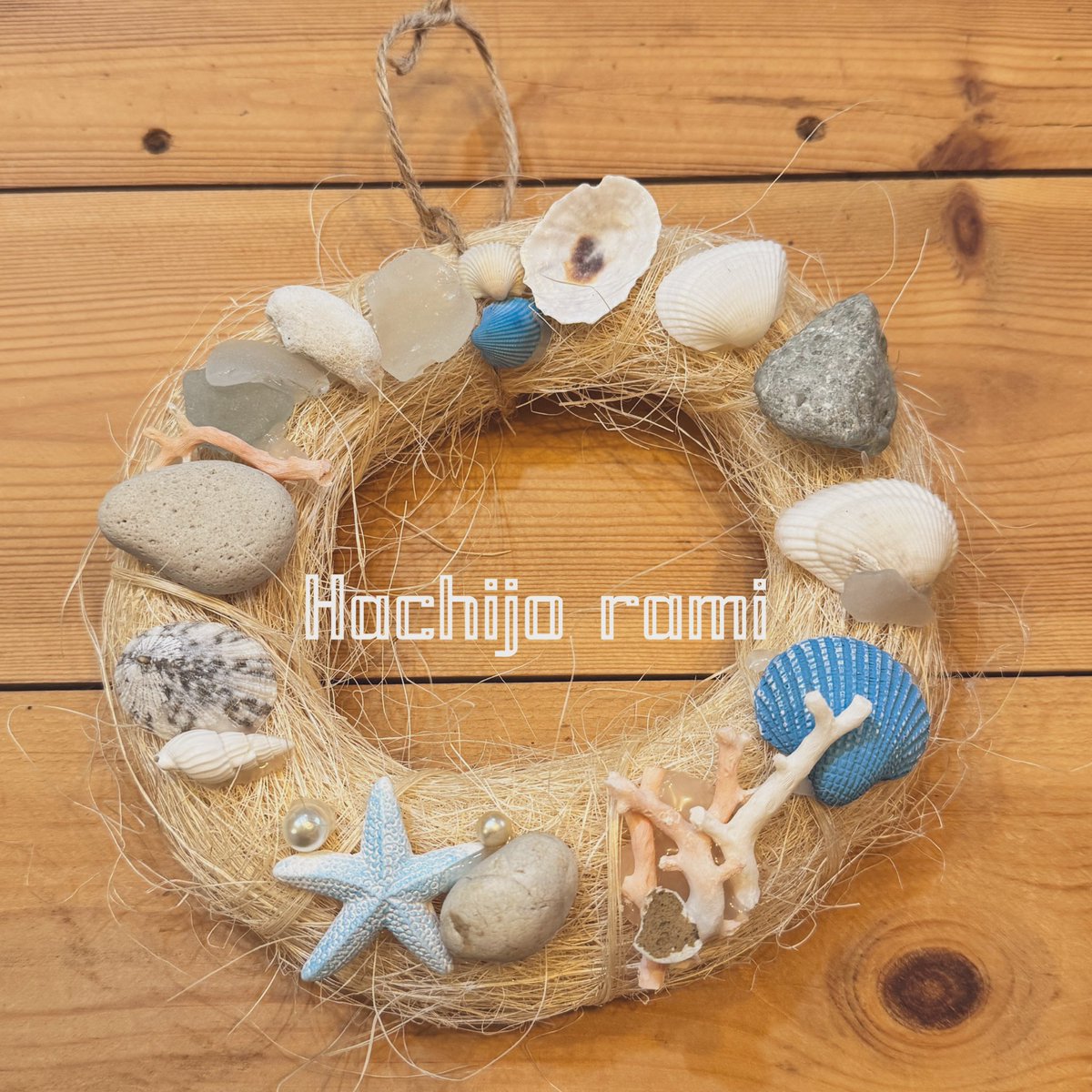 2/26 店舗営業日です。 13〜17時Open リース作りのお客様作品。 貝殻や