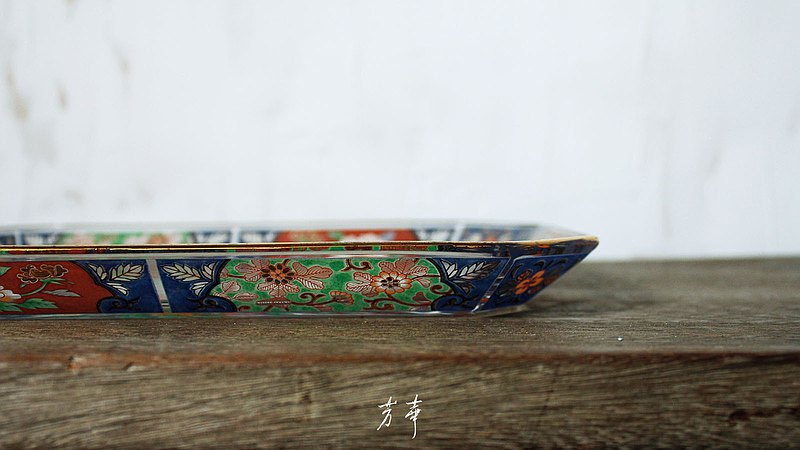 レトロなステンドグラスの八角皿がかわいい… お菓子やアクセサリー入れとしても（詳細はスレッドへ🍽️）