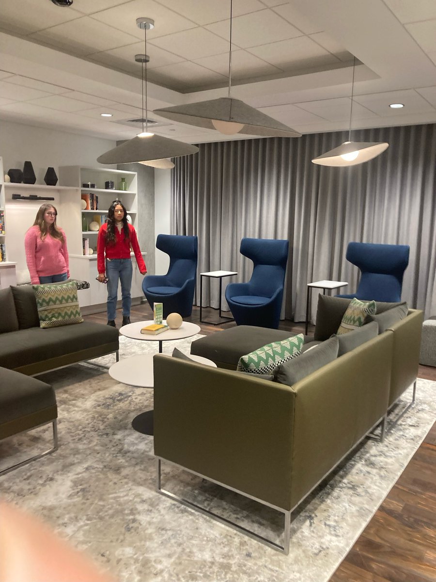 amaatjsu's tweet photo. Yesterday, our AMA chapter toured Shipt’s HQ in Birmingham, AL! 🏢✨ Guided by Jada Dumas and Megan Hardin, we explored operations, culture, and strategy while engaging in real-world marketing discussions. 💼📊 An inspiring visit that helped us grow and connect. 🤝📈 https://t.co/V0WtYaoTcm