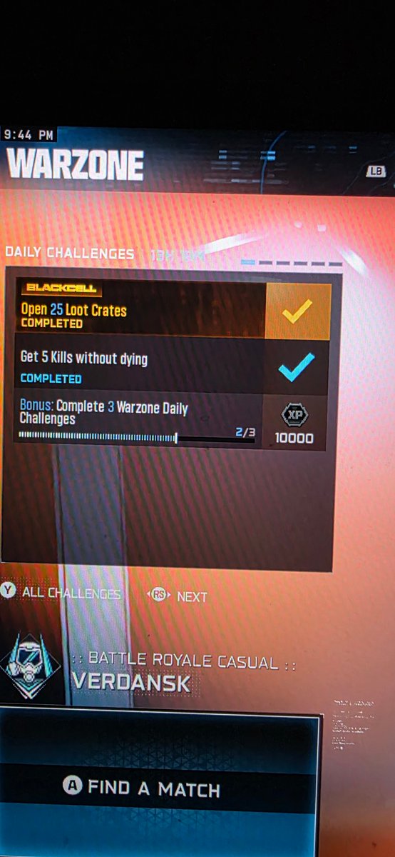dippateedawgz's tweet photo. @CODUpdates 

how we suppose to complete 3 daily warzone challenges when there are only 2 showing?    did the whole "update require restart" &amp; when I did this has shown.  how can this be resolved? https://t.co/32p9ZwIKGL