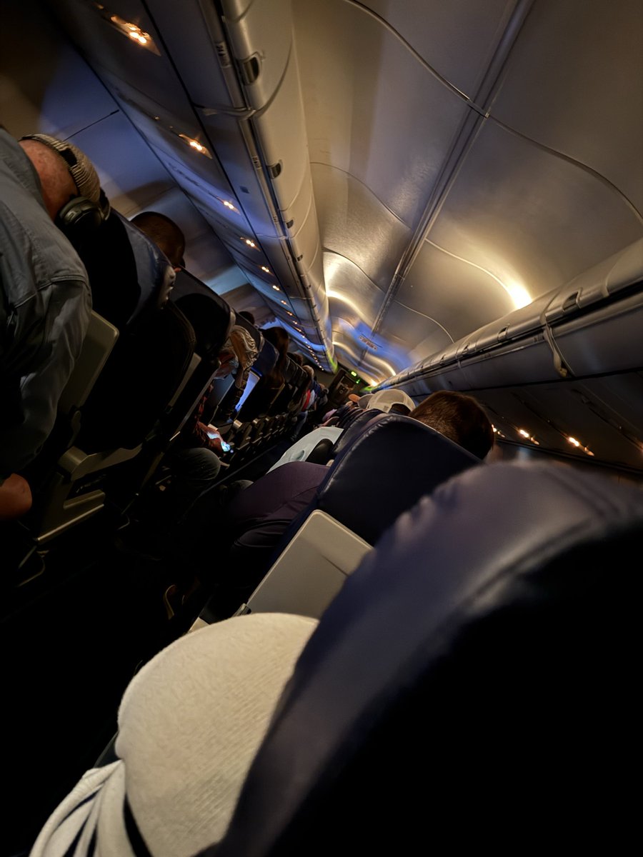 ShelleySullivan's tweet photo. @SouthwestAir welp. Flight 2516 from MCO to BNA was delayed 30 min bc didn’t have a pilot. Now we’re sitting on a dark airplane bc they don’t have a place @ BNA for us to taxi in. &amp; no update from pilot since we landed 20 min ago. Really @SouthwestAir unreal https://t.co/0bE99303gi