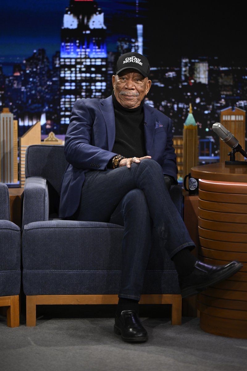 GiggleVibes247's tweet photo. .@morgan_freeman is on The Tonight Show to talk his new documentary The Dinosaurs tonight! #FallonTonight #JimmyFallonTonight https://t.co/4TJzicCY9b