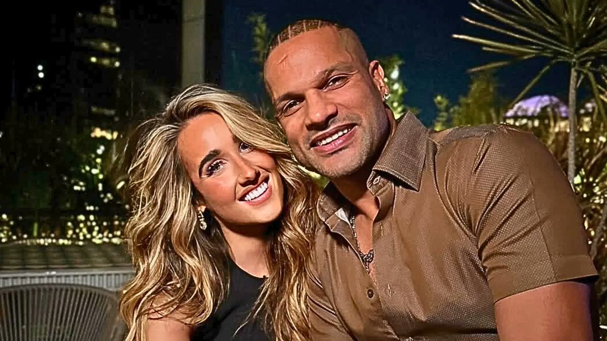 शादी की खुशखबरी के बीच Shikhar Dhawan की पर्सनल लाइफ फिर चर्चा में आ गई है। 

दिल्ली की पटियाला हाउस कोर्ट ने उनके और उनकी पूर्व पत्नी आयशा मुखर्जी के बीच चल रहे केस में बड़ा फैसला सुनाया है और आदेश दिया है कि शिखर को आयशा से ऑस्ट्रेलिया में बेची गई प्रॉपर्टी की रकम लगभग 5.72