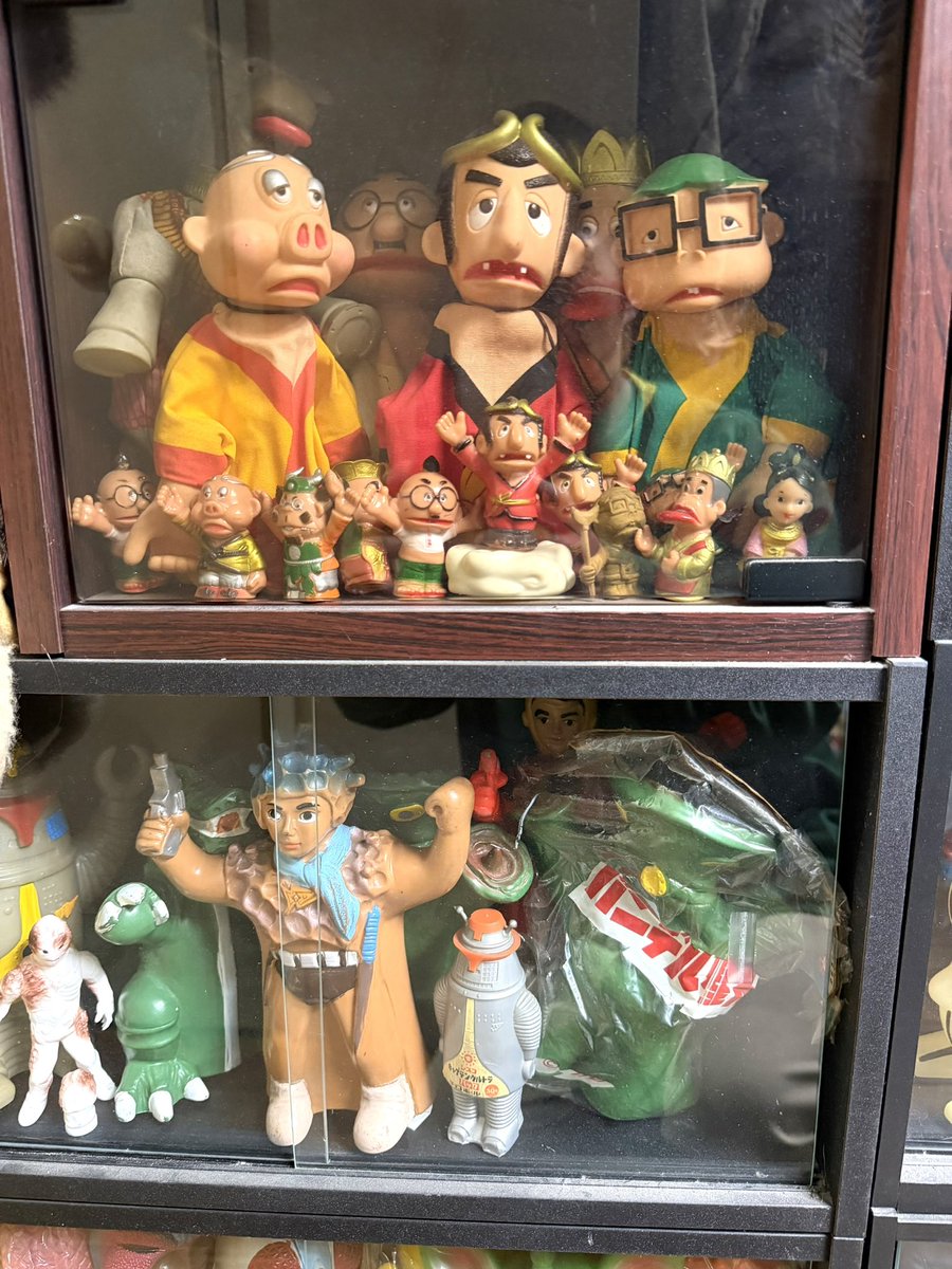 ドリフとキャプテン。
手踊りコーナーはバラエティー感満載。
楽しいテレビ時代。
ちなみにキャプテンウルトラ放送当時は生まれてませんw