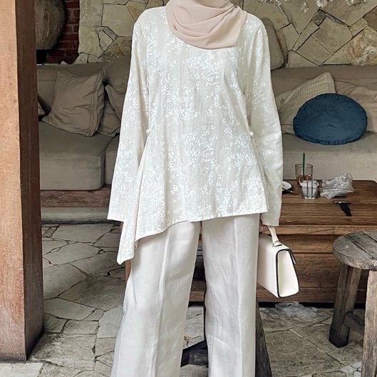 caleyndula's tweet photo. A clean neutral top for everyday classy outfits https://t.co/lJJUBgdeXg