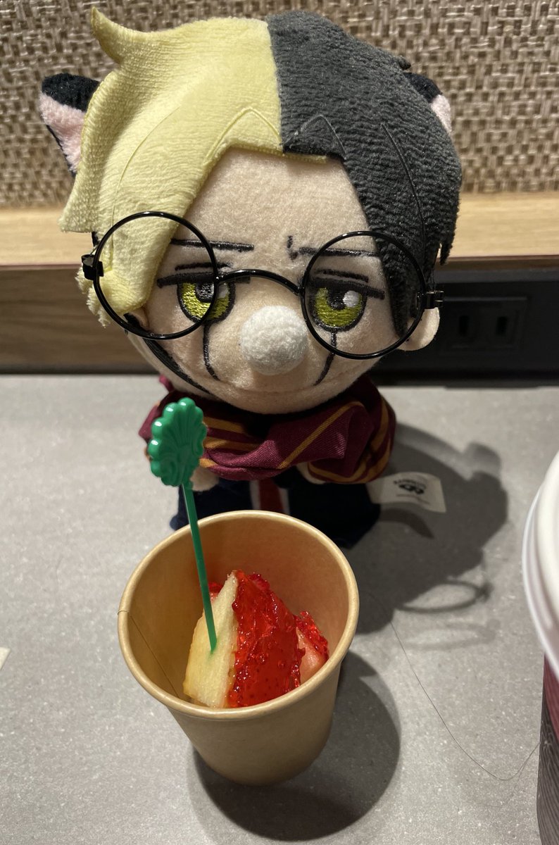 バブちゃんりんご飴お食べ……🍎