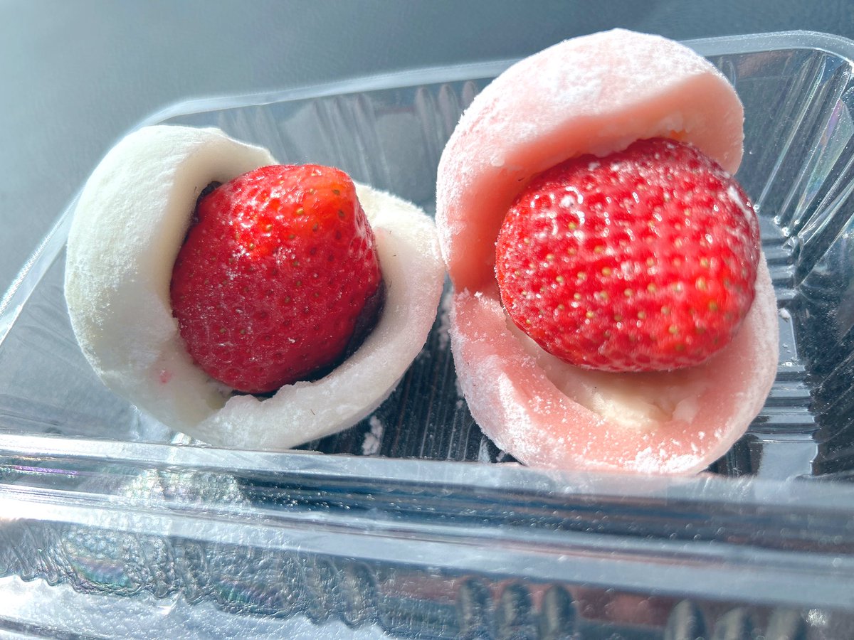 いちご大福迷ったから両方買った🍓⸜( ॑꒳ ॑ )⸝🍓