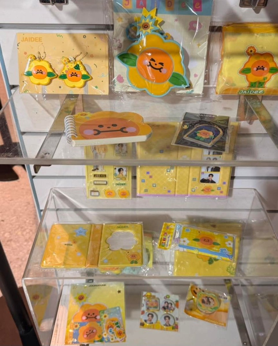 มีของขายด้วยในเรื่องเล่นเป็นใคร