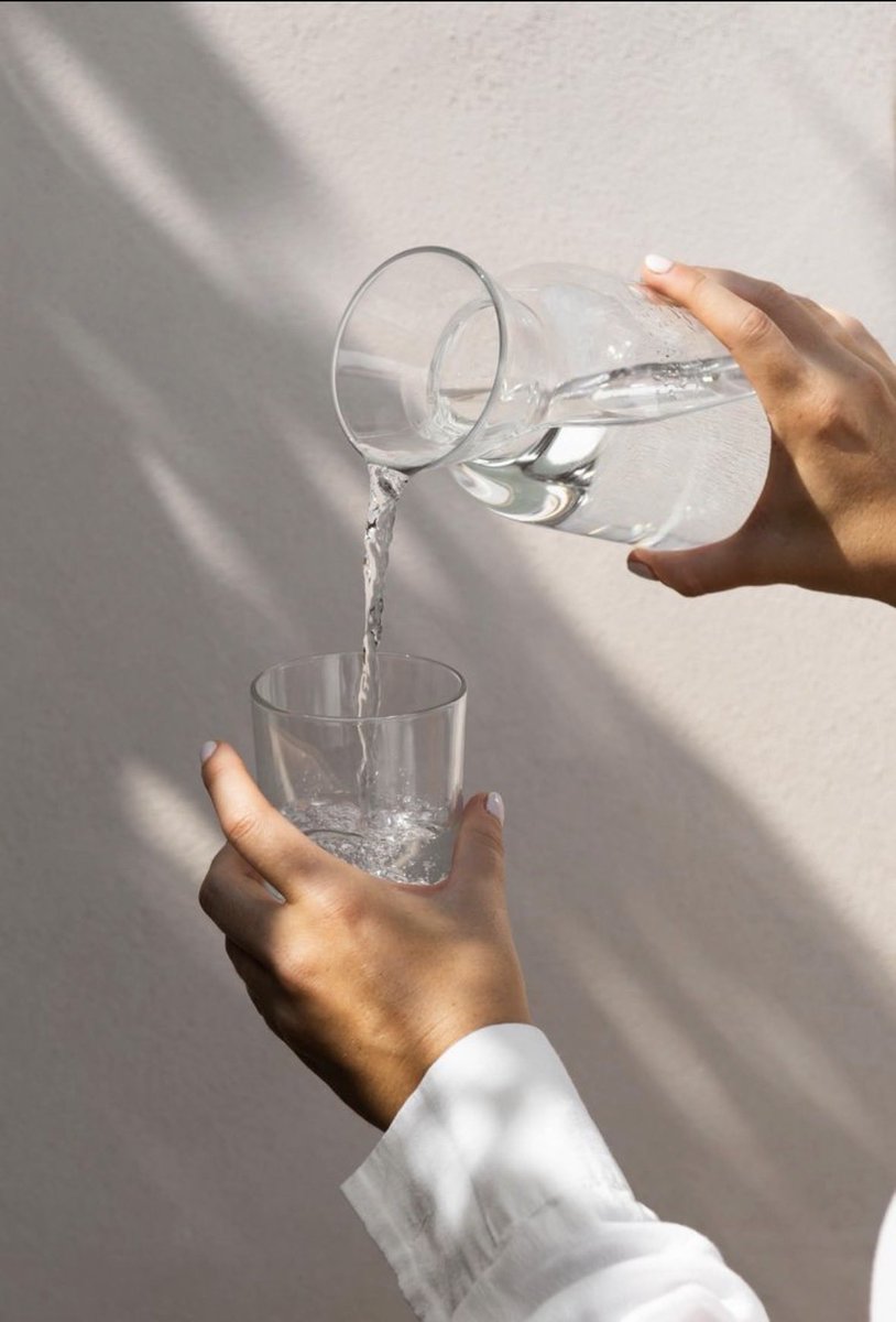 If you’re seeing this, it’s a reminder to drink your warm water 💧💧💧💧💧💧💧💧

Before the city wakes up,
before the group chats start buzzing, Drink your warm water.💧 💧💧💧💧💧💧💧💧💧
Reset. Refocus. Move quietly. We don’t skip foundations.

Good morning fam 🌼🌼🌼