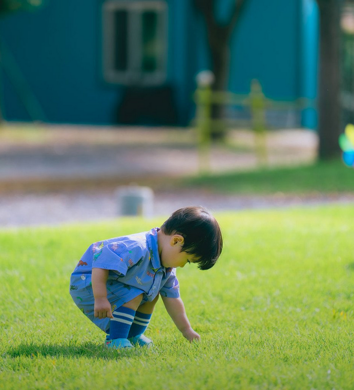 Can we get a whole episode of Wooju,samchun, imo spending time, Wooju jumping, running, playing football with them, giggling seeing their banter, giving his inputs in their convo in baby language, grocery shopping, without any second lead scene. 

#OurUniverse  #OurUniverseEp7