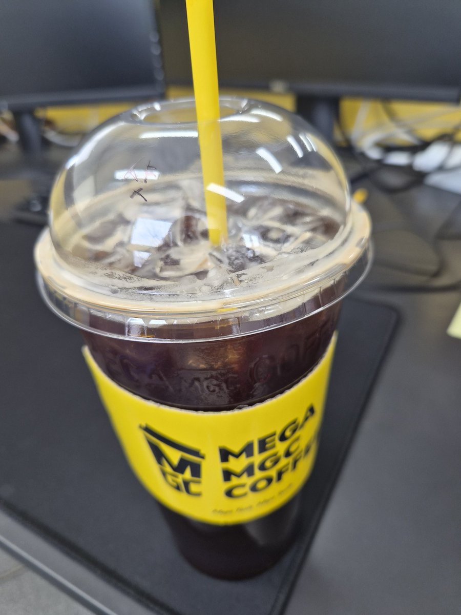 사쟌님이 커피 사주신대서 아아 샷추를 부탁드렷는데 mㅔ가리ca노에 샷추해주셧어요
내일까지 먹겠서요
짜릿하고마
(그렇지만 각성효과는 업서요 업무효율은 장담할 수 업슴미다)