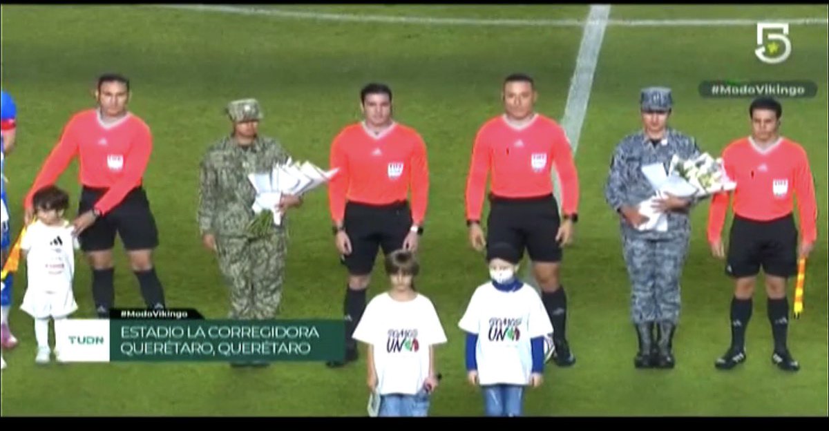 JTejado's tweet photo. Que merecido y sentido homenaje le hizo la @FMF y los queretanos a la @Defensamx1 ! Son momentos que nos unen a todos! 👍 https://t.co/wal4FL34HX