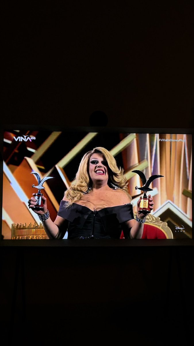 nahuelangodoy's tweet photo. La censura más descarada que se haya visto. Creyeron que podían bajar el telón así, pero el público —el verdadero soberano— no olvida. Que el monstruo haga sentir su rugido… #Viña2026 merecía un cierre a la altura. Asskha Sumathra > kramer… https://t.co/GAxaaEiQBV