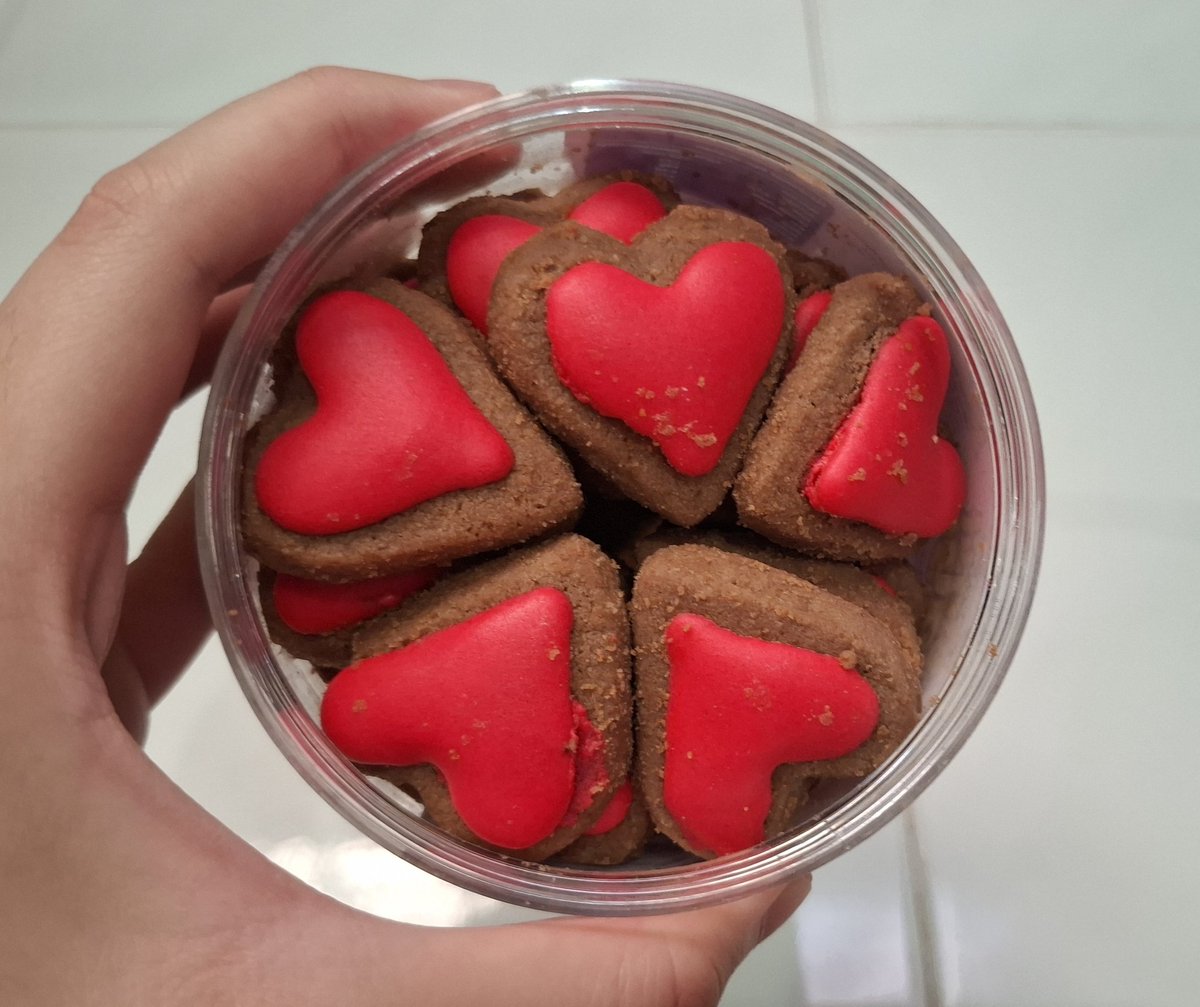 ramiqafi's tweet photo. Yayyy biskut Yaya dah sampai! https://t.co/DCcjew00Mf