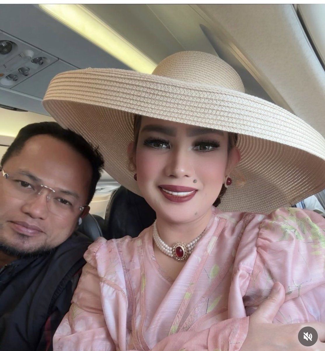 Pantes si bapak minta 8,5 M. Make up istrinya kalau diajak nain avan** kayaknya make up nya meleleh 😂