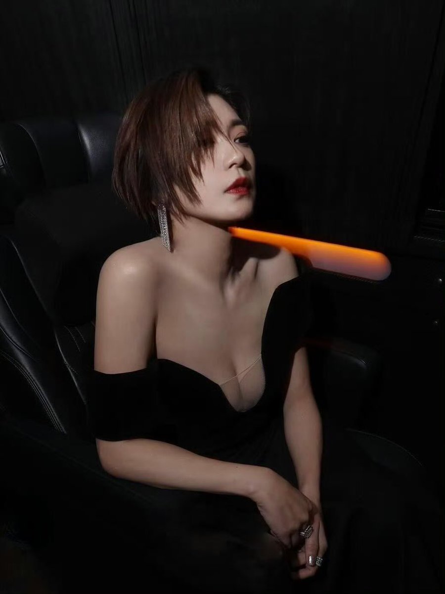 贾静雯

在光影的边界，捕捉一点呼之欲出的危险。 https://t.co/sBW7Y29PTf