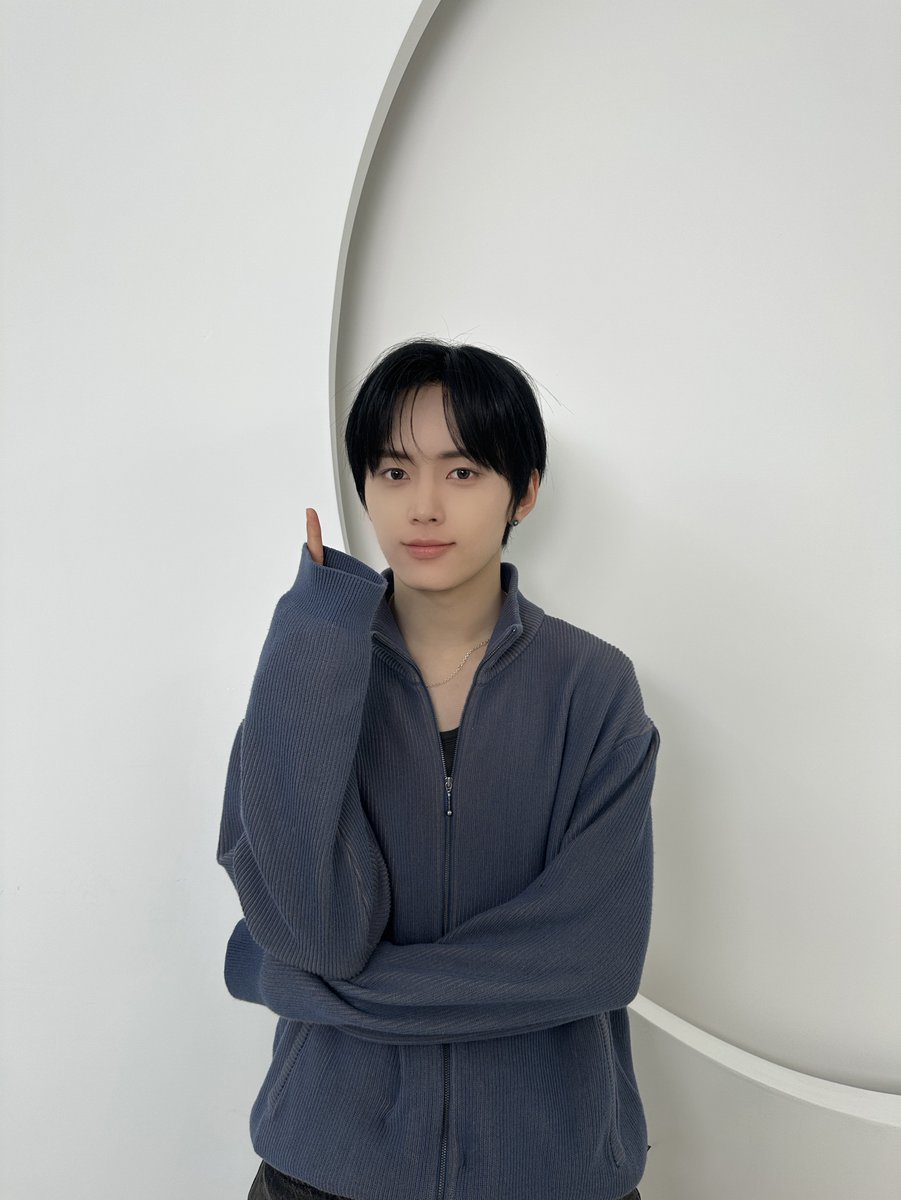 nouera_official's tweet photo. 💭_

[#린] 생각지도 못하게 벌써 1주년이 되었네요! 시간은 참 빠른 것 같은데, 또 생각해 보면 참 많은 일들이 있었던 것 같아요.
우리 멤버들이랑 NovA들과 함께 365일을 잘 보내서 정말 기뻐요! 앞으로 NovA들과 하고 싶은 것도 많고, 더 오랫동안 함께하고 싶습니다~

没想到那么快就一周年了，感觉时间过得很快，但仔细想想又经历了很多很多的事。真的很庆幸能和成员们还有NovA们一起顺利地度过365天！还想要和NovA们一起经历更多的事，度过更久的时光～

#누에라 #NouerA #ヌエラ 
#LIN