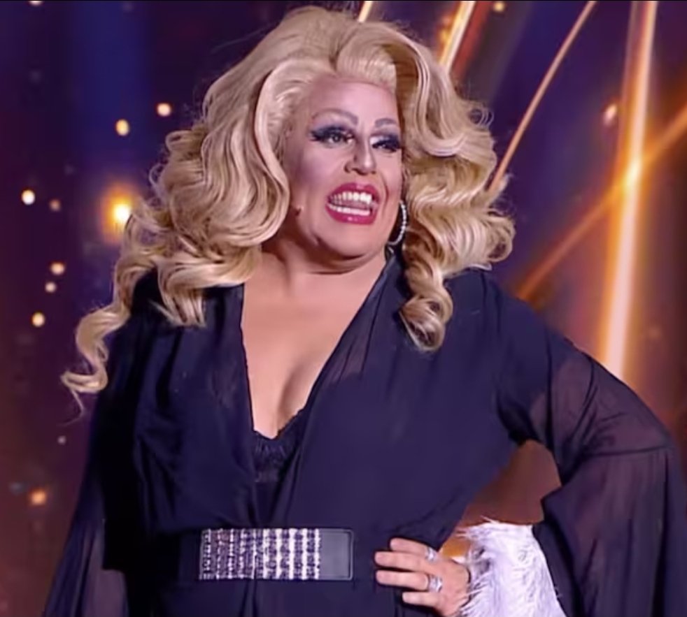 DaviiNacho's tweet photo. Que nadie olvide que este canal censuró a la primera travesti en presentarse en la quinta vergara. Que no vengan estos qlaos del Mega a capitalizar su lucha, a venderles en junio que son pro diversidad y la weá. Este hecho habla por sí mismo.👊
#VinaDelMar2026 #FestivalDeViña https://t.co/s5srJFfjQg