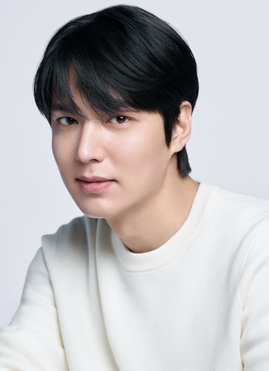 Hwendy2022's tweet photo. My Angel Baby...He's so beautiful in white😇🤍
On-screen and off, #LeeMinHo shows that refinement doesn't happen by chance. It's shaped by detail, sharpened by clarity, and defined by authenticity✨️
#LeeMinHo 
#UltherapyPRIME https://t.co/0um3Unfqbw