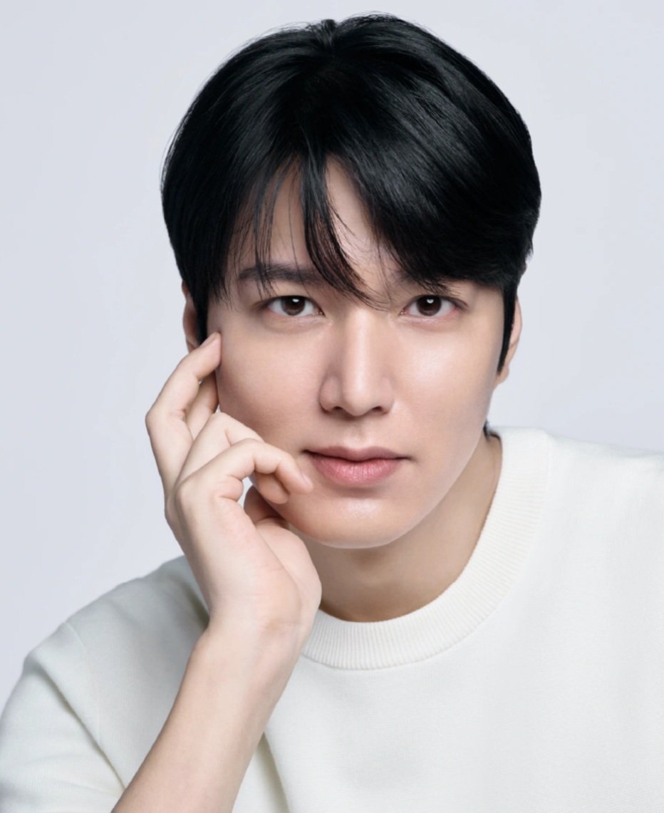 Hwendy2022's tweet photo. My Angel Baby...He's so beautiful in white😇🤍
On-screen and off, #LeeMinHo shows that refinement doesn't happen by chance. It's shaped by detail, sharpened by clarity, and defined by authenticity✨️
#LeeMinHo 
#UltherapyPRIME https://t.co/0um3Unfqbw