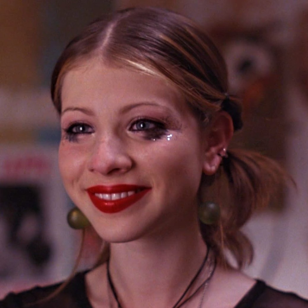 1 ano sem Michelle Trachtenberg.