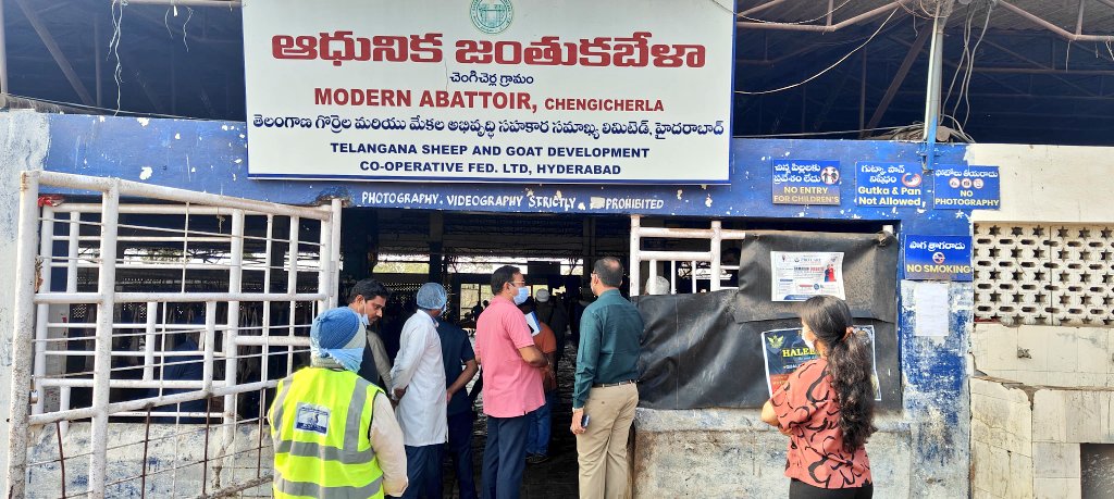 MCMalkajgiri's tweet photo. #Commissioner, MMC Sri .T Vinay Krishna Reddy, IAS garu inspected the Modern Abattoir (Slaughter House) maintained by the #Telangana Animal Husbandry Department at Chengicherla, Boduppal Circle.
Dy. Director (Veterinary) Srinivas Reddy garu and his team participated.
#inspection https://t.co/tlR2jsfhJZ