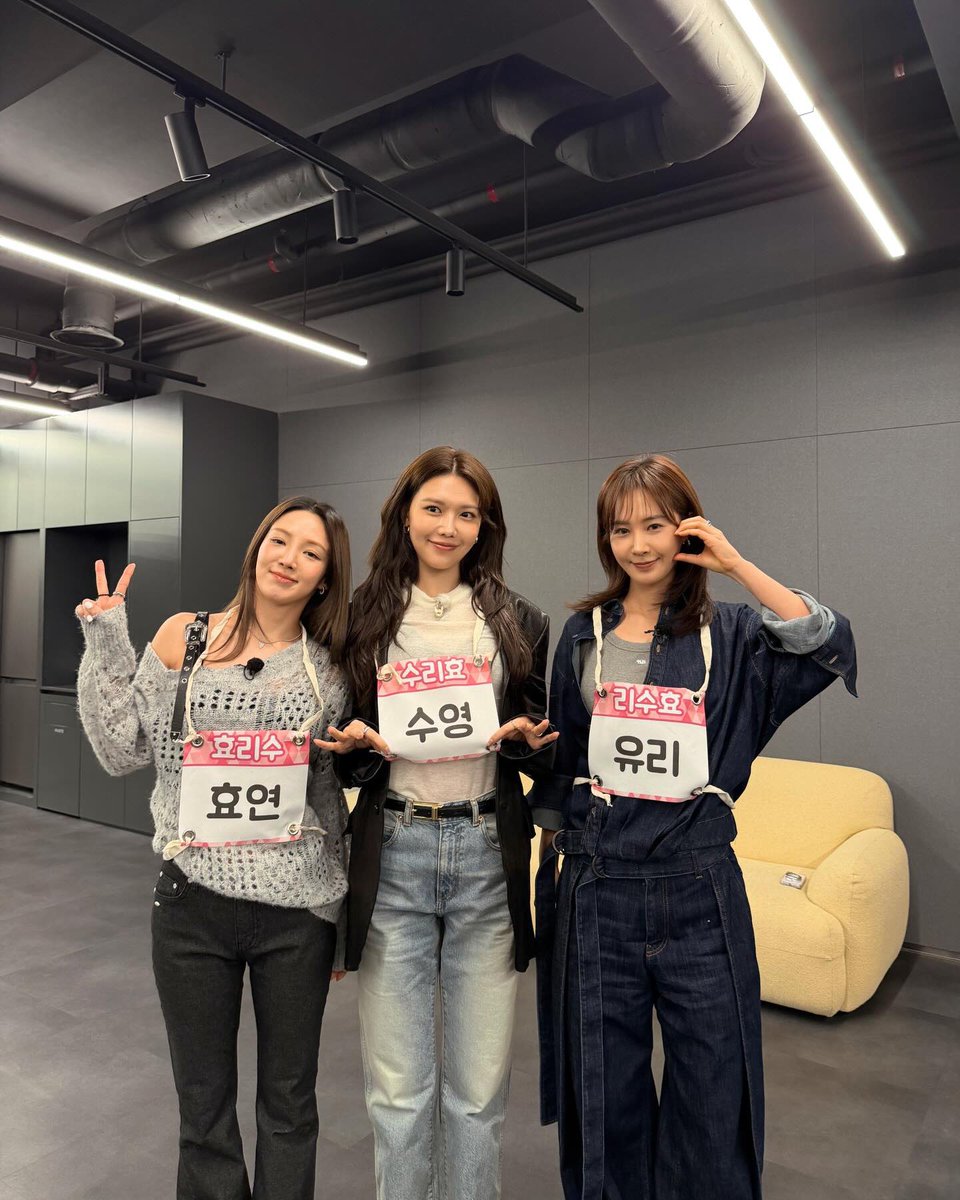 SNSD_0805's tweet photo. [INSTAGRAM] yulyulk:

만백성에게 고하노니 🎤

https://t.co/IYSA8elhzz https://t.co/MxNNmttRMS