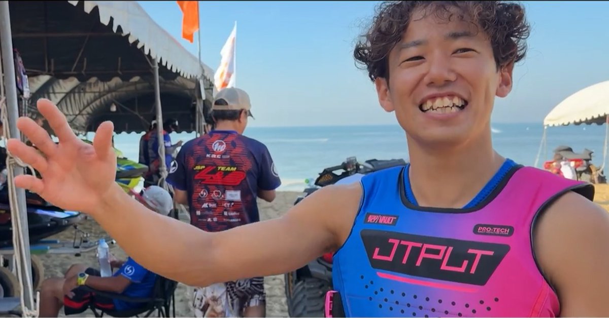 Lets_BOATRACE's tweet photo. ⭐⭐⭐
#UNLOCKHERO #小原聡将 篇
Xキャンペーン開催中🎉
⭐⭐⭐

フォロー＆リポストして
#クオカード をGET✨
※3/31〆切

#二刀流レーサー #小原聡将 が挑んだ、
WGP1 WATERJET WORLD CUP 2025の裏側を大公開！👀🚩

BOATCASTには魅力的な動画が盛りだくさん♪
以下画像��タップ！✅