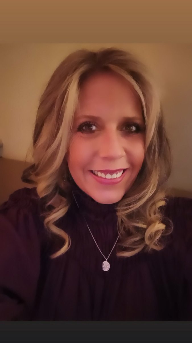 RobertaMFox's tweet photo. Feeling just fine at 49!
Happy Birthday to me🎂 https://t.co/2JEJ89CHhr