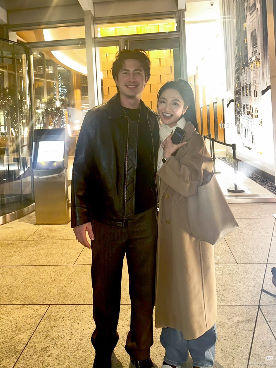 OMG nueva foto de Hudson en Vancouver, lo largo que tiene el cabello esta precioso 🥺