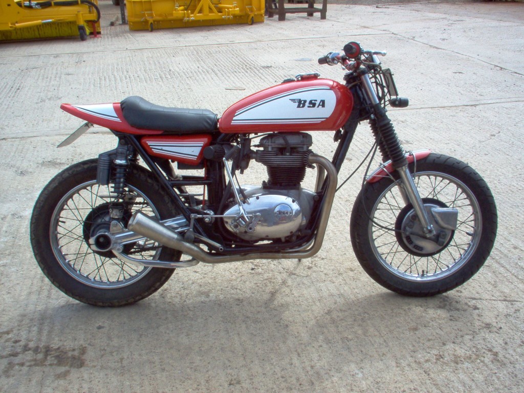 Moto_History's tweet photo. This BSA A65 Tracker has a poised, understated, and rugged look. This would make a great street bike.  #bsa  #britishmotorcycles  #custommotorcycles #trackermotorcycles  #motorcyclebuilder  #motorcyclebuilders  #motorcycleenthusiast https://t.co/puaHBxQkTu