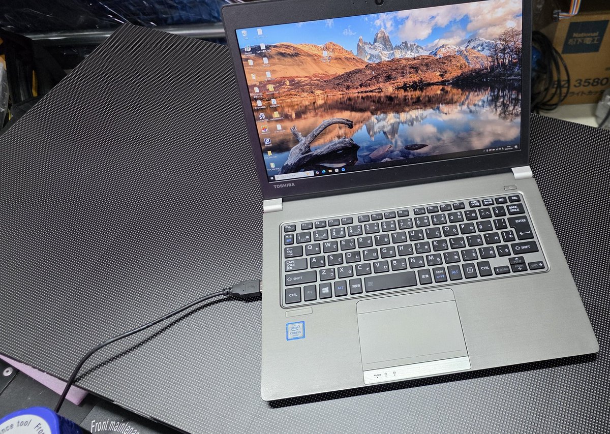 cnfize's tweet image. LEDビジョンの上にものを置く…炎上しますかね？笑 
#LEDDISPLAY #ledビジョン