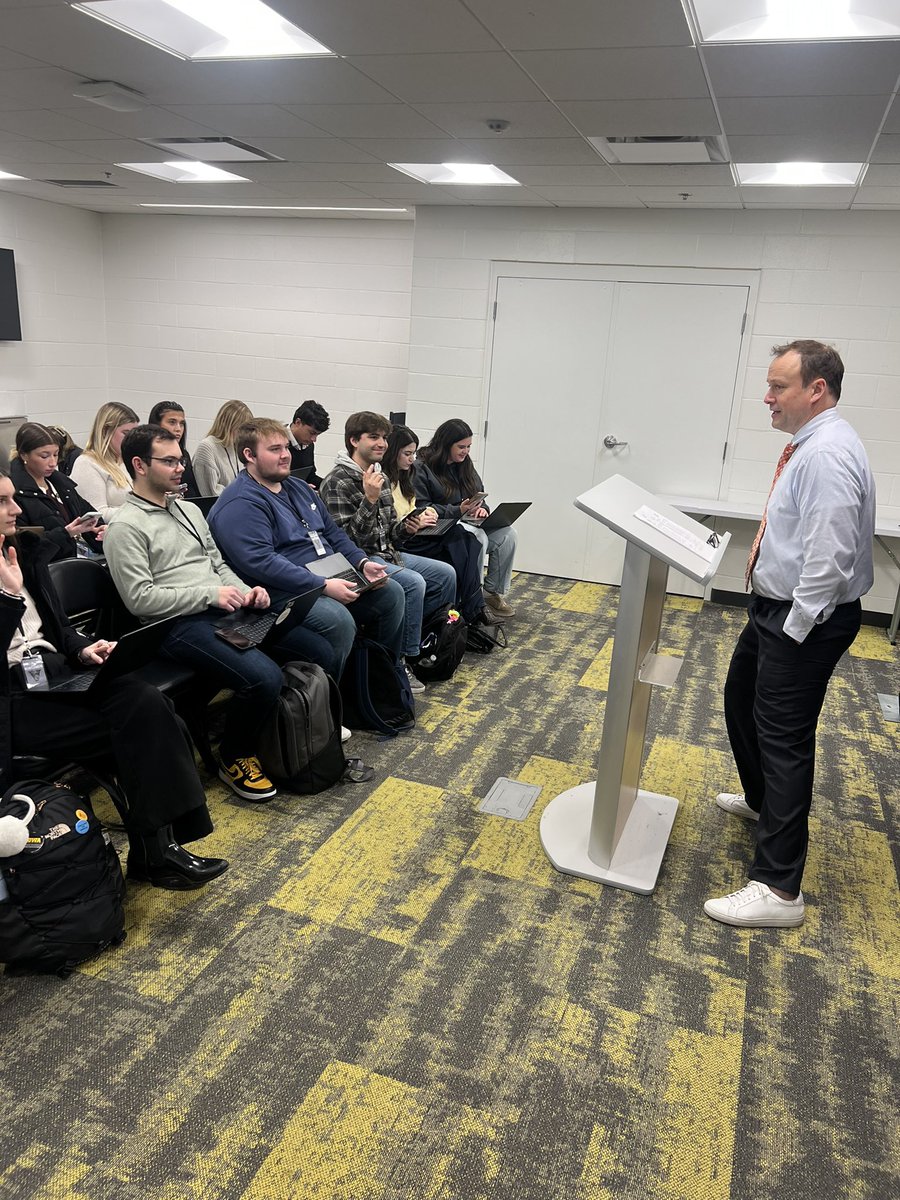 Wayne Drehs tweet media