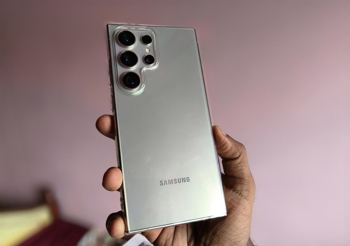 Just because Apple switched to Aluminium, Samsung followed and it's embarrassing
IMO Titanium>>>>>Aluminium