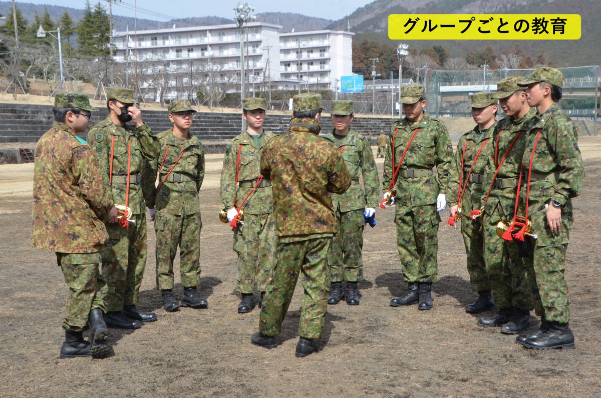 FSB_1965's tweet photo. ＃富士教導団　期待の若年隊員１８名は初級らっぱ集合教育に参加し練成に励んでいます🎺
自衛隊のらっぱ吹奏は信号伝達であり、隊員たちは任務達成に必要ならっぱ手としての資質及び知識と技能を修得し、日々練度の向上に努めています。
＃陸上自衛隊　＃マウスピース　＃継続は力なり　＃金管楽器 https://t.co/qOseq7CCV6