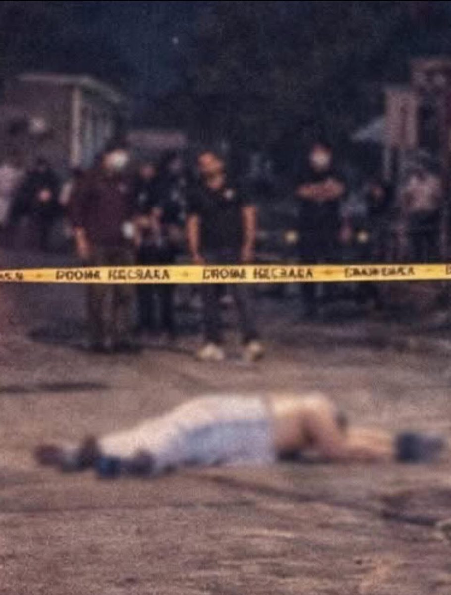 Asesinan a un hombre en la unidad habitacional La Campestre, en #Jiutepec.

Los hechos sucedieron en la Campestre, etapa 1, tras registrarse presuntas detonaciones de arma de fuego en la zona.

El cuerpo pertenece a un joven  de 25 años aproximadamente.