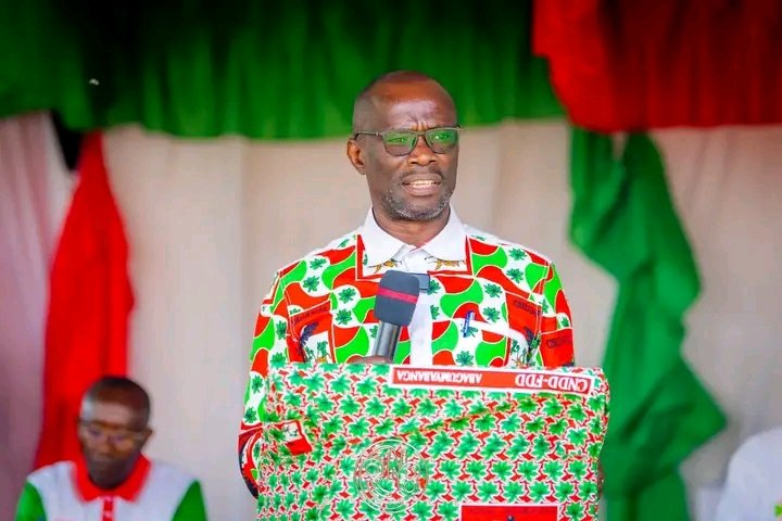 JClaudeNshimir's tweet photo. #Burundi. «Chapa kazi, turime twimbure, dufungure neza, turote neza».
 Ivyo biri muvyashikirijwe n'Umunyamabanga mukuru w'umugambwe @CnddFdd @R_Ndikuriyo, kuri uwu wa 24 Ruhuhuma 2026, aho yari yagendeye komine ya #Mugere yo mu ntara ya #Bujumbura.
@DorianeMunezero 
@IntumwaNews https://t.co/Rnj2DFqsWW