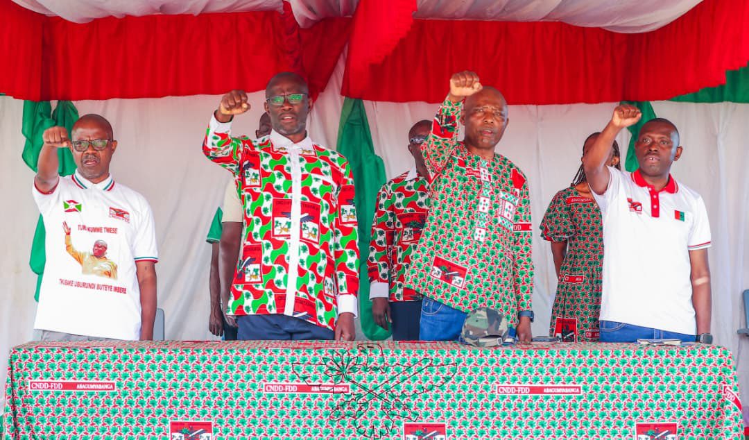 JClaudeNshimir's tweet photo. #Burundi. «Chapa kazi, turime twimbure, dufungure neza, turote neza».
 Ivyo biri muvyashikirijwe n'Umunyamabanga mukuru w'umugambwe @CnddFdd @R_Ndikuriyo, kuri uwu wa 24 Ruhuhuma 2026, aho yari yagendeye komine ya #Mugere yo mu ntara ya #Bujumbura.
@DorianeMunezero 
@IntumwaNews https://t.co/Rnj2DFqsWW