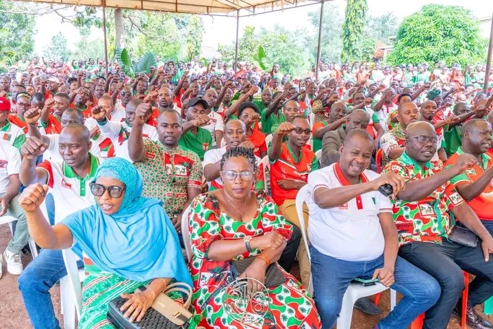 JClaudeNshimir's tweet photo. #Burundi. «Chapa kazi, turime twimbure, dufungure neza, turote neza».
 Ivyo biri muvyashikirijwe n'Umunyamabanga mukuru w'umugambwe @CnddFdd @R_Ndikuriyo, kuri uwu wa 24 Ruhuhuma 2026, aho yari yagendeye komine ya #Mugere yo mu ntara ya #Bujumbura.
@DorianeMunezero 
@IntumwaNews https://t.co/Rnj2DFqsWW