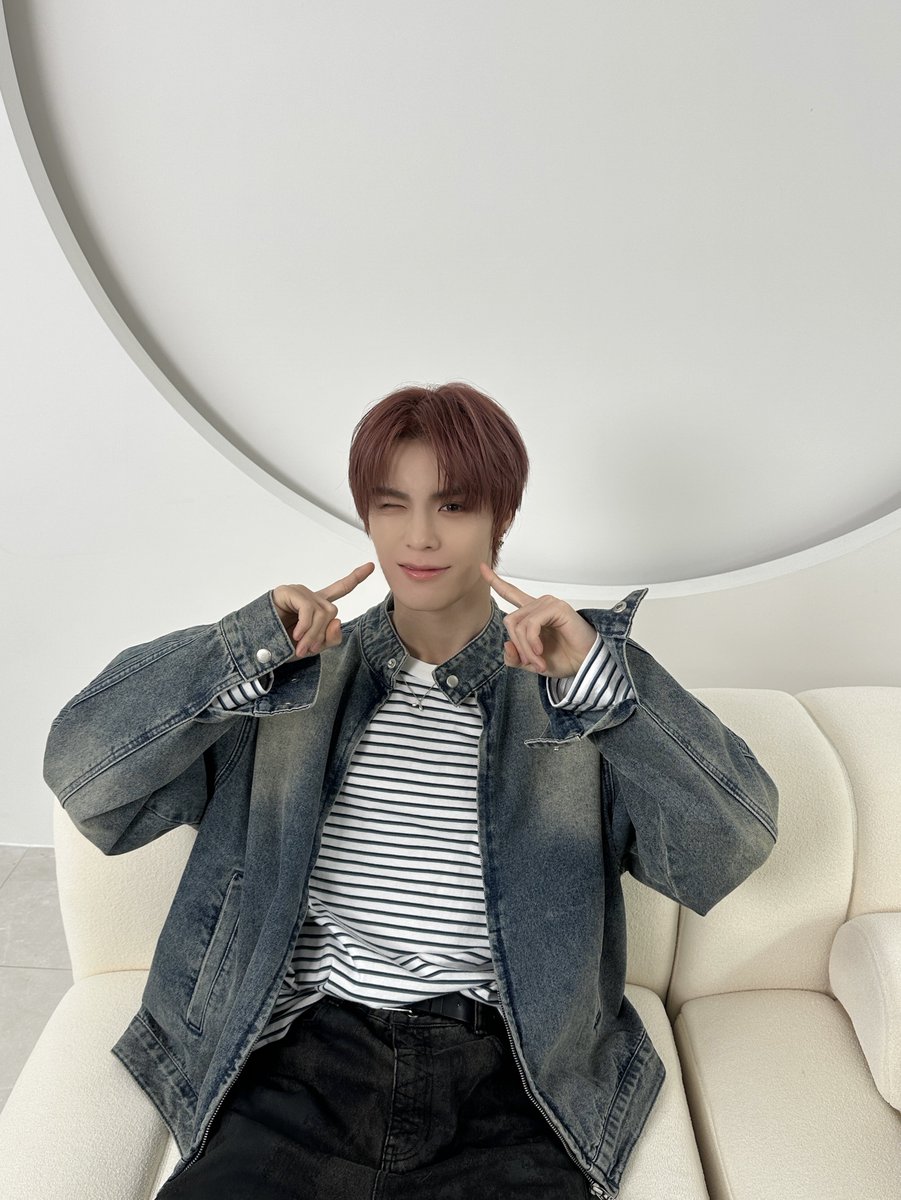 nouera_official's tweet photo. 💭_

[#판] NovA들~
어느새 데뷔 1주년이 되었어요. 'NovA'라 는 이름도 벌써 태어난 지 1년이 되었네요~ 시간이 정말 너무 빨리 지나간 것 같아요. 이 1년 동안 우리는 정말 많은 일들을 함께 겪어왔고, 저에게 NovA들은 어느새 가족 같은 존재가 된 것 같아요. 제가 기쁠 때는 함께 기뻐해 주고, 제가 힘들고 속상할 때도 항상 제 편이 되어 주었죠...... 여러분을 통해 누군가를 진심으로 사랑하는 모습이 어떤 건지 알게 되었어요🌹😘
그래서 이 1년 동안 늘 제 곁에 있어 준 여러분 이 정말 고맙고, 동시에 여러분 곁에 함께할 수 있었던 사람이 저라는 사실도 너무 다행히예요🥰🥰
제가 자주 '모두가 행복하게 살았으면 좋겠다'라고 말하는 이유는, 여러분의 존재 덕분에 제가 정말 행복한 사람이라고 느끼기 때문이에요. 그래서 여러분도 꼭 행복했으면 하는 마음으로 그런 말을 하는 거예요😆😆
저는 늘 '사랑해'라는 말이 쉽게 꺼낼 수 있는 말은 아니라고 생각해 왔지만, 그래도 NovA들에게는 꼭 말하고 싶어요. 사랑해요 저를 선택해 줘서 고맙고 늘 저를 이렇게 많이 이해해 주고 받아줘서도 고맙고 그리고 언제나 저를 이렇게 사랑해 줘서 정말 감사해요😭😭
2026년에도 우리 모두 함께 행복하고, 건강하고, 웃음 가득한 한 해가 되었으면 좋겠어요. 저는 앞으로도 영원히 NovA들 곁에 있을게요 마지막 1주년 정말 축하해요💥💥🎉🎉

NovA们~
不知不觉就已经出道一周年啦，“NovA”这个名字也已经诞生一周年咯～时间真的过得好快，这一年里我们也一起经历了很多事，对我而言好像已经成为了像家人一样的存在，在我开心时和我一起开心，在我难过委屈时也一直支持着我……大家让我看到了真正爱一个人的样子！所以我很庆幸这一年里大家一直陪在我的身边 同时也很庆幸这一年里陪在大家身边的人是我😭😭😭😭😭😭😭
我常常说希望大家都可以幸福的生活，之所以这么说是因为有大家的存在让我觉得我是一个很幸福的人，所以我才希望大家也可以过的幸福！我爱你这句话并不是一句可以轻易说出口的话，但还是想对NovA们说我爱你们～谢谢你们选择了我，谢谢你们一直以来这么包容我，谢谢你们一直以来这么爱我！🥰🥰
2026年，希望我们所有人也可以快乐健康幸福！我会永远陪在NovA们的身边～一周年快乐🎉💥💥

#누에라 #NouerA #ヌエラ 
#FAN