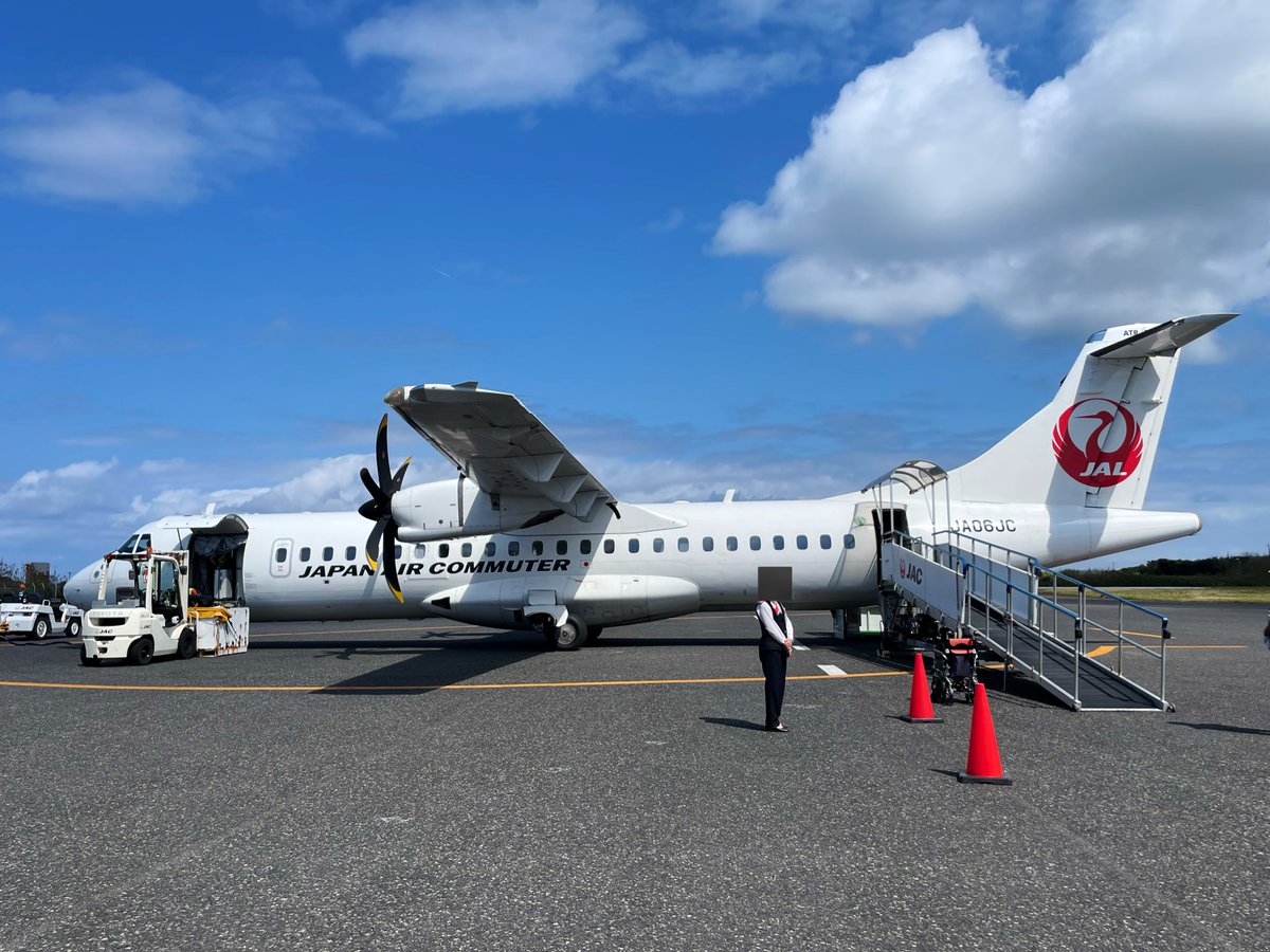 CircleTrip's tweet photo. 空飛ぶ自転車👋
離島でサイクリング旅です

ジェイエア JAL 2401便
大阪(伊丹)→鹿児島
✈️E190

日本エアコミューター JAL 3825便
鹿児島→与論
🛩️ATR72-600
#Flightlog https://t.co/d8wdECxYP0