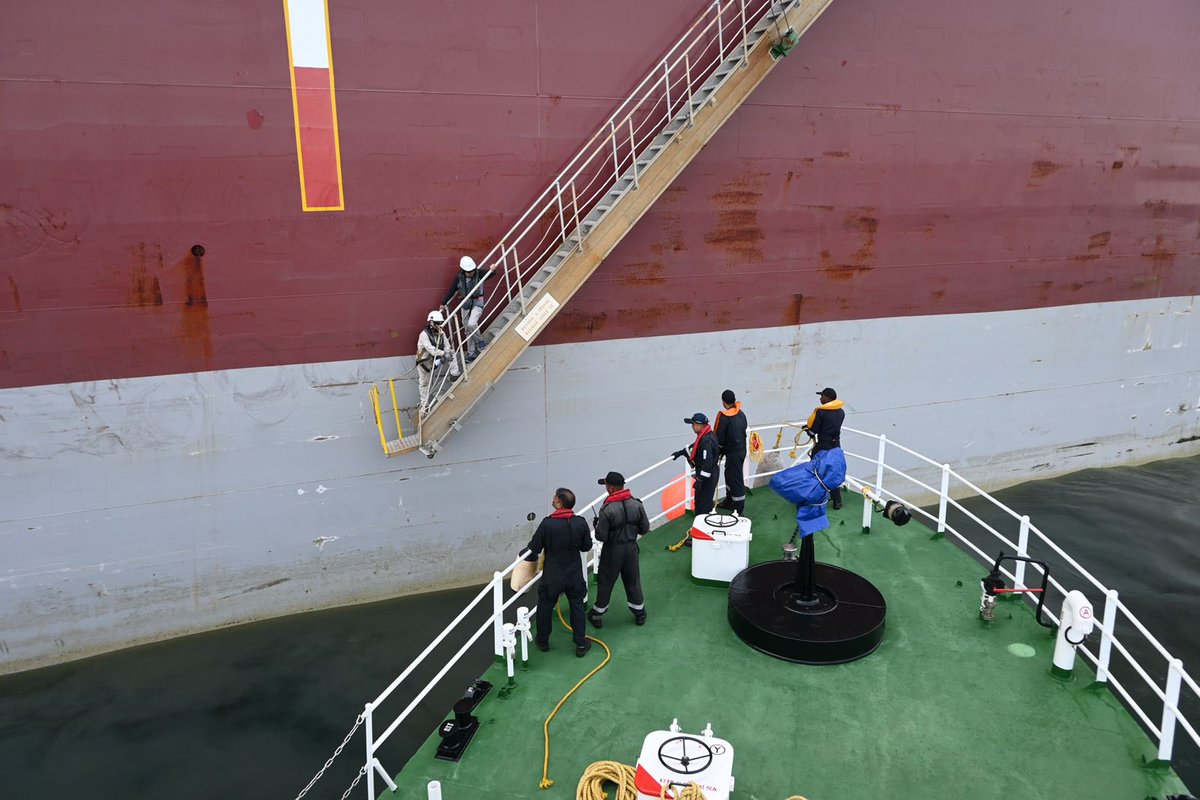 IndiaCoastGuard's tweet image. On 25 Feb 2026, @IndiaCoastGuard successfully executed a time critical #MEDEVAC of an ailing crew member from MV Onaiza off #Kochi. Acting swiftly on inputs from #MRCC #Mumbai, #ICG District HQs #Kerala and #Mahe deployed #ICG Ship C-410 to carry out the medical evacuation. The