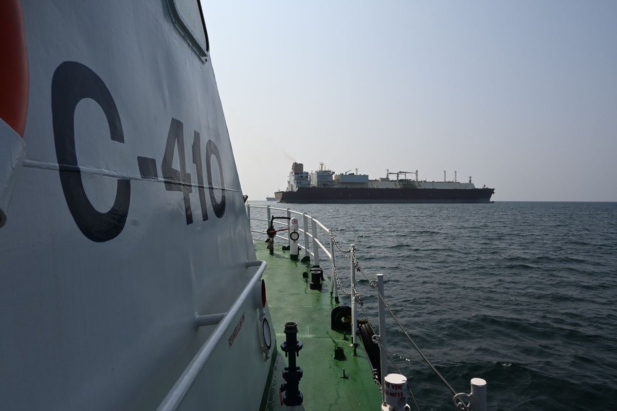 IndiaCoastGuard's tweet image. On 25 Feb 2026, @IndiaCoastGuard successfully executed a time critical #MEDEVAC of an ailing crew member from MV Onaiza off #Kochi. Acting swiftly on inputs from #MRCC #Mumbai, #ICG District HQs #Kerala and #Mahe deployed #ICG Ship C-410 to carry out the medical evacuation. The