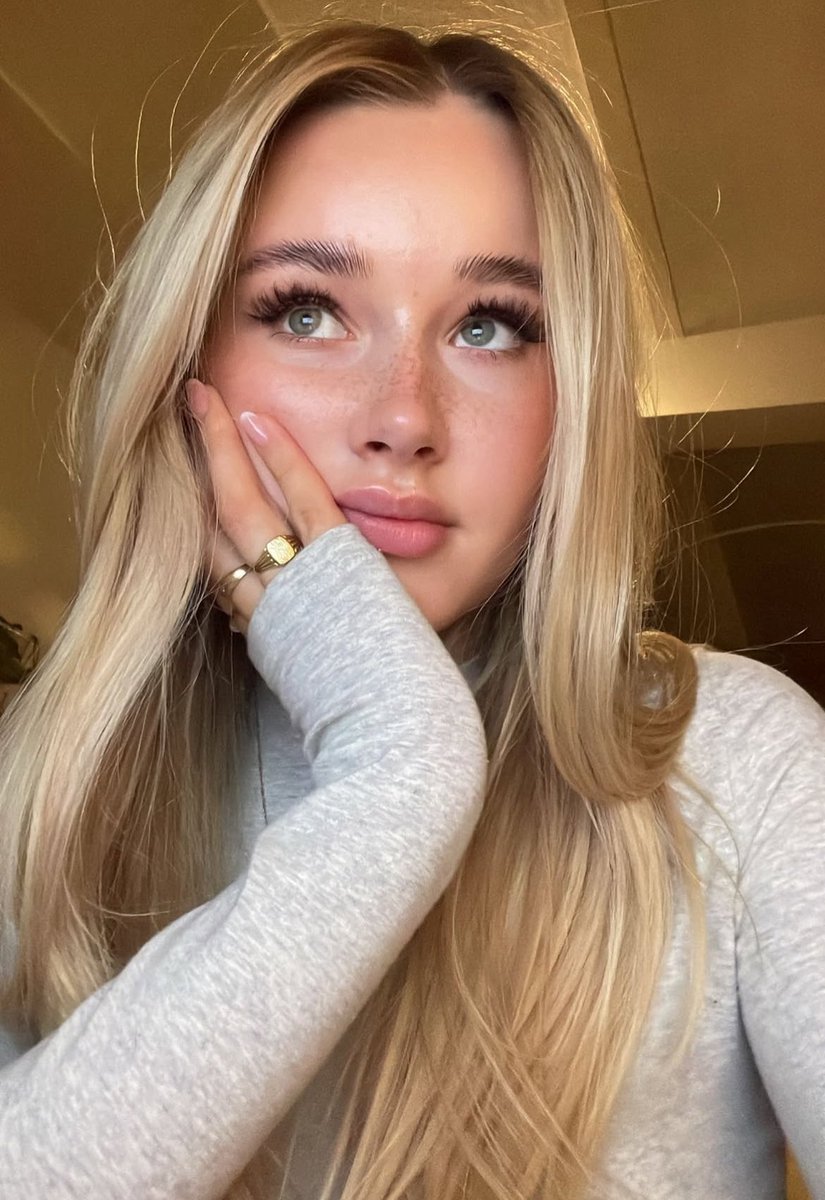 𝐭𝐡𝐞 𝐬𝐧𝐨𝐰 𝐪𝐮𝐞𝐞𝐧 (sh) tweet media