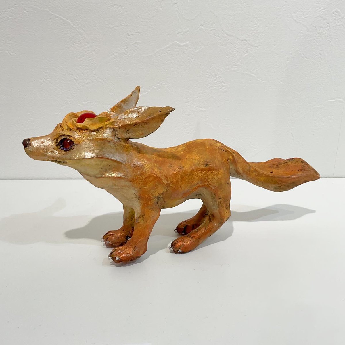 gallery_yuu's tweet image. 「高橋生物図鑑」第14輯　高橋穂足 個展

2026年2月17日(火)～3月1日(日)
12:00～18:00（最終日16時まで）
リベストギャラリー優

流れるようなフォルムも美しい
チェリークッキーカーバンクル
ぜひ会いに来てくださいね！
作家さんも在廊中です。

#kichijoji #gallery