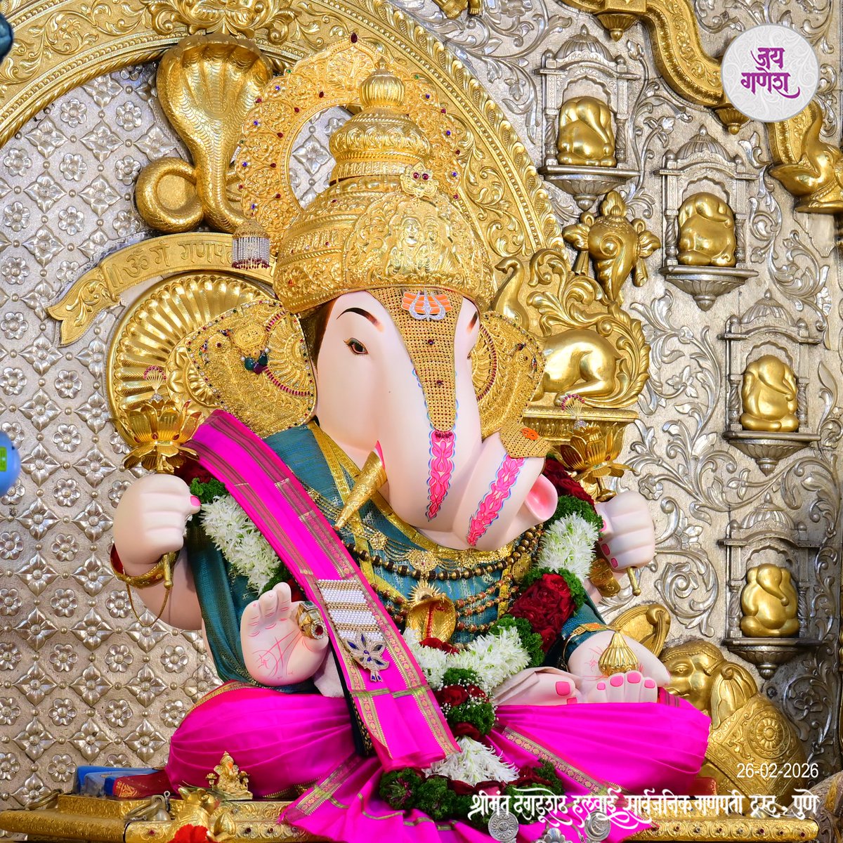 DagdushethG's tweet photo. प्रणम्य शिरसा देवं गौरी विनायकम् । भक्तावासं स्मेर नित्यमाय्ः कामार्थसिद्धये
.
.
.
.
#shrimant #dagdusheth #shrimantdagdushethhalwaiganpati #ganpati #ganpatibappa https://t.co/ZzrforEpiE