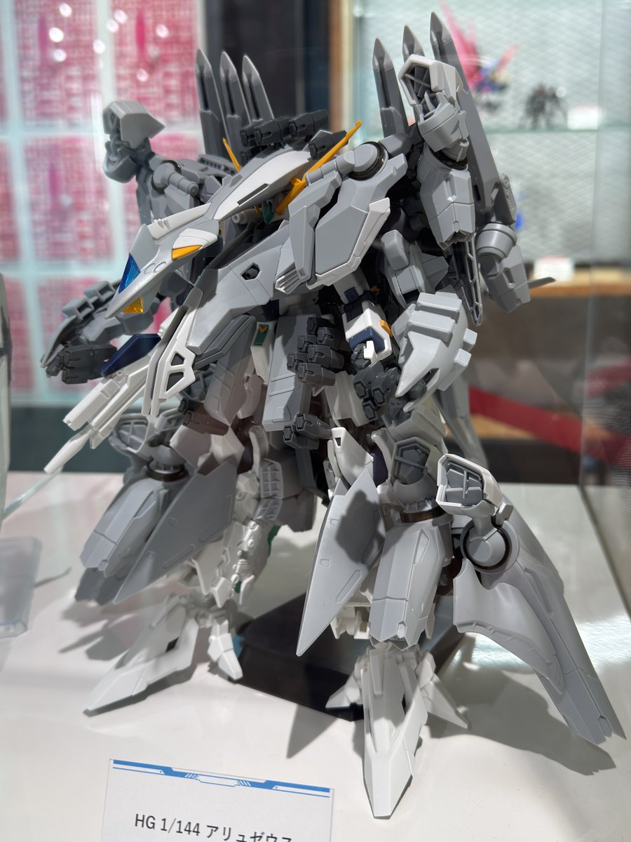 お昼休みにHGアリュゼウスの展示を見てきました めっちゃボリュームが