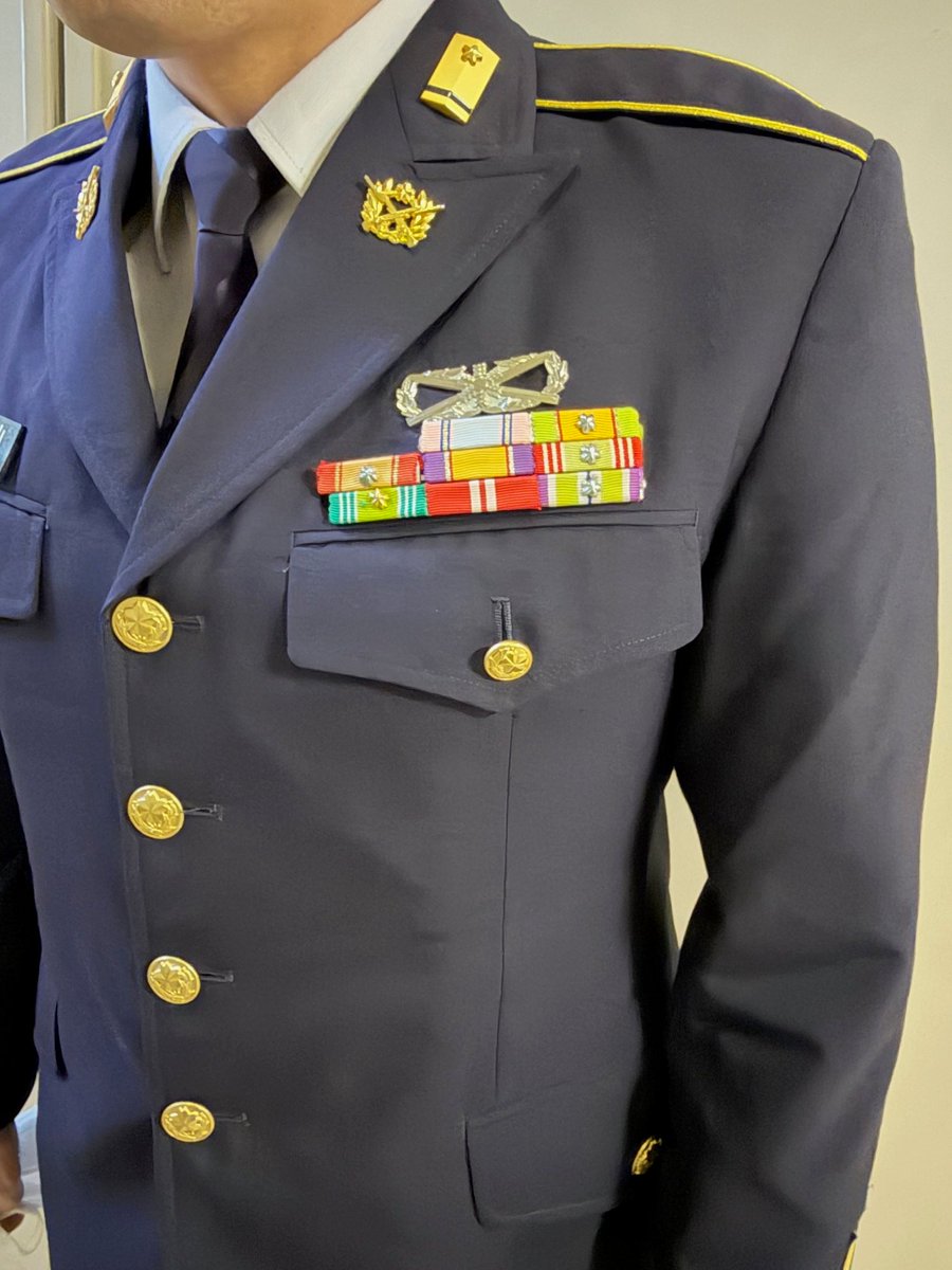 陸上自衛隊。昔のスキー指導官き章。PX品。現用のスキー指導官き章