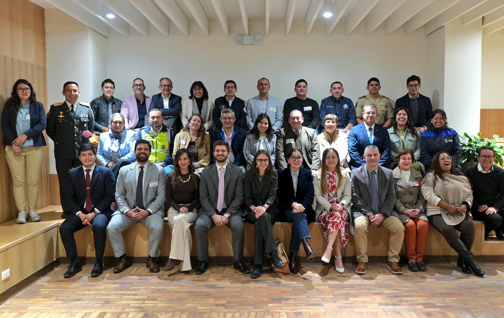 Ayer participamos en  este interesante taller para la construcción de la estrategia de seguridad en Quito, con varios académicos, colegas de sociedad civil y sector privado. Agradecemos al Alcalde <a href="/pabelml/">Pabel Muñoz L.</a>, al <a href="/MunicipioQuito/">Municipio de Quito</a> y  <a href="/CaroAndradeQ/">Carolina Andrade Q.🇪🇨</a> por la invitación.  
💙♥️💙