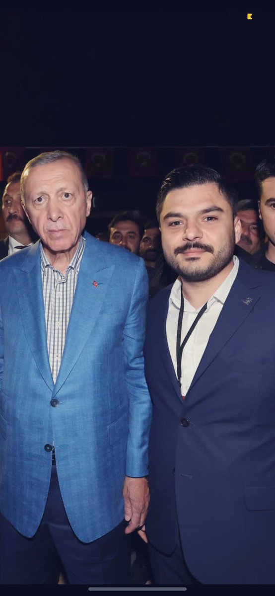 Duruşunla, sevginle ve bize kattığın değerlerle çocukluğumun ve gençliğimin en güzel parçasısın. 

Nice sağlıklı ve huzurlu yaşlara Sayın Cumhurbaşkanım, ellerinden öperim.

#NiceYıllaraReis
<a href="/RTErdogan/">Recep Tayyip Erdoğan</a>